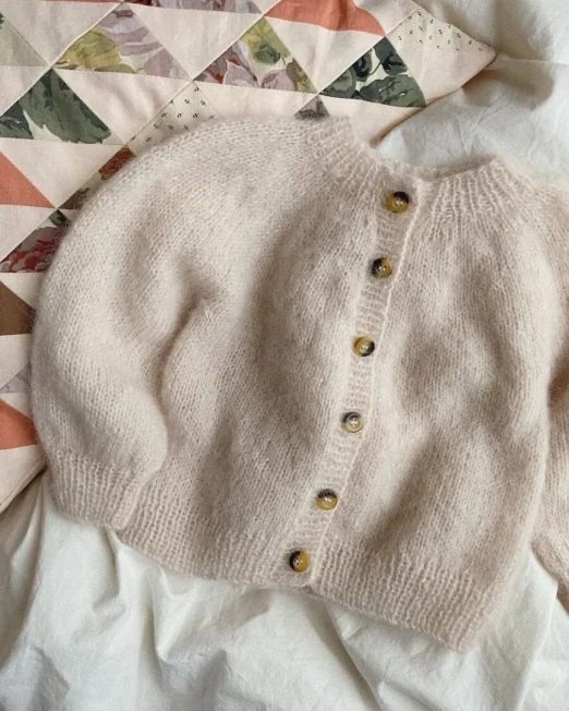 Novice_cardiga_mini_mohair_editio_petiteknit_lofotstrikk