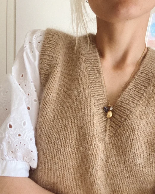 stockholm_slipover_vneck_petiteknit_lofotstrikk