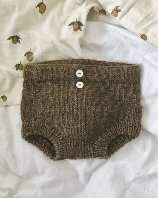 elinors_bleiebukse_petiteknit_lofotstrikk