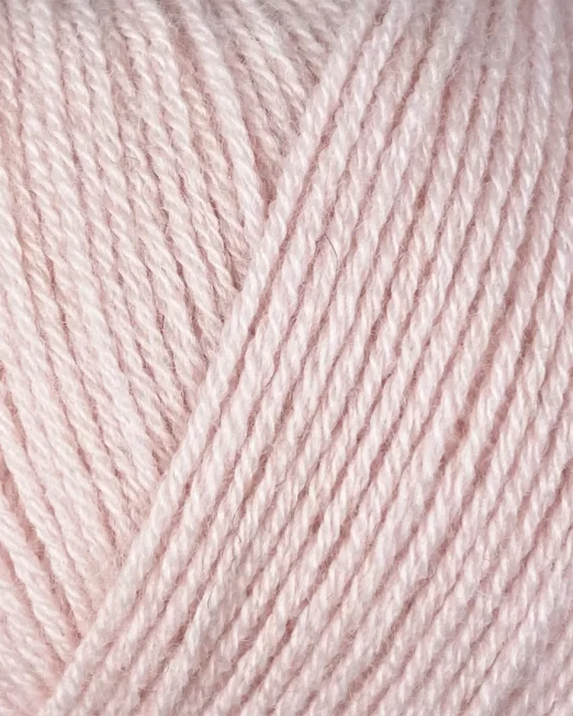 Knitting_for_olive_merino_closeup_kirsbaerblosmt_lofotstrikk